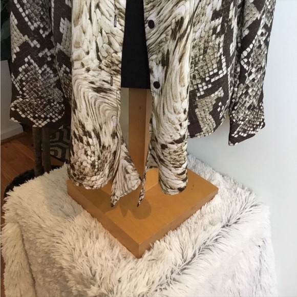 MICHAEL Michael Kors Button down blouse Womans size medium tie front lon… - Picture 4 of 12